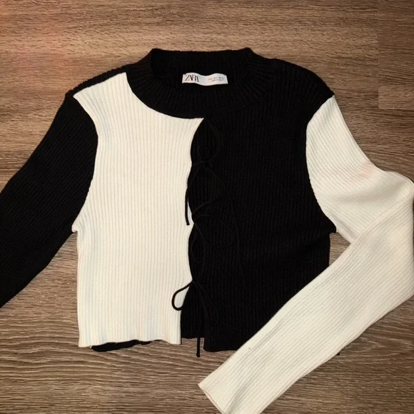 Zara Two-Tone Black & White Ribbed Lace-Up Crop Sweater - Picture 1 of 3